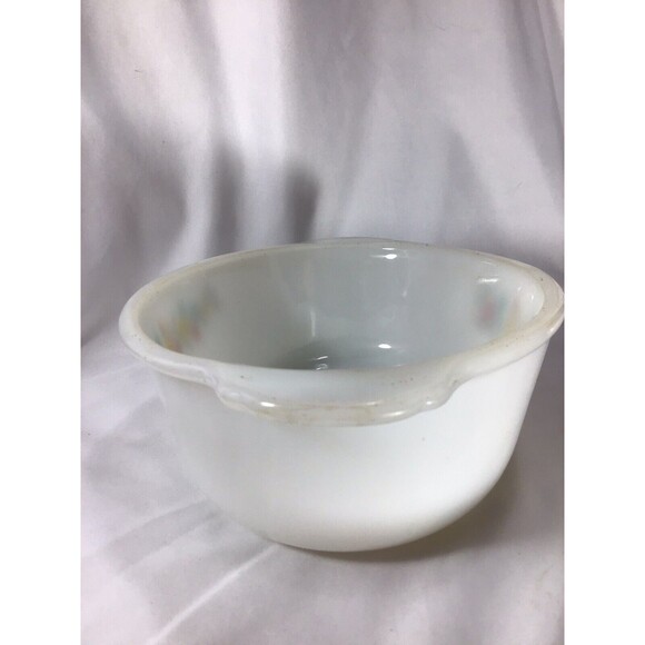 Fire King Oval Spring Wreath 467 Milk Glass 1-1/2 QUART Casserole Dish - Picture 8 of 11